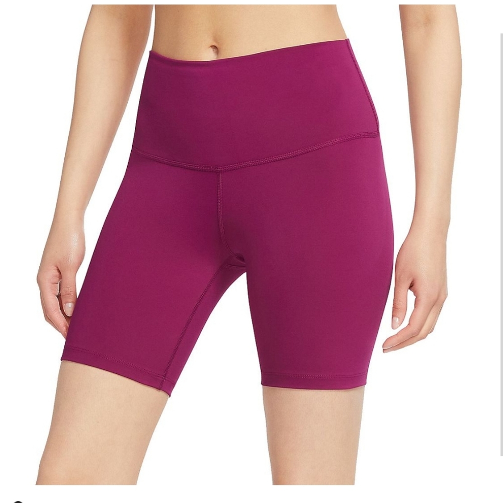 Nike yoga women's 7" shorts